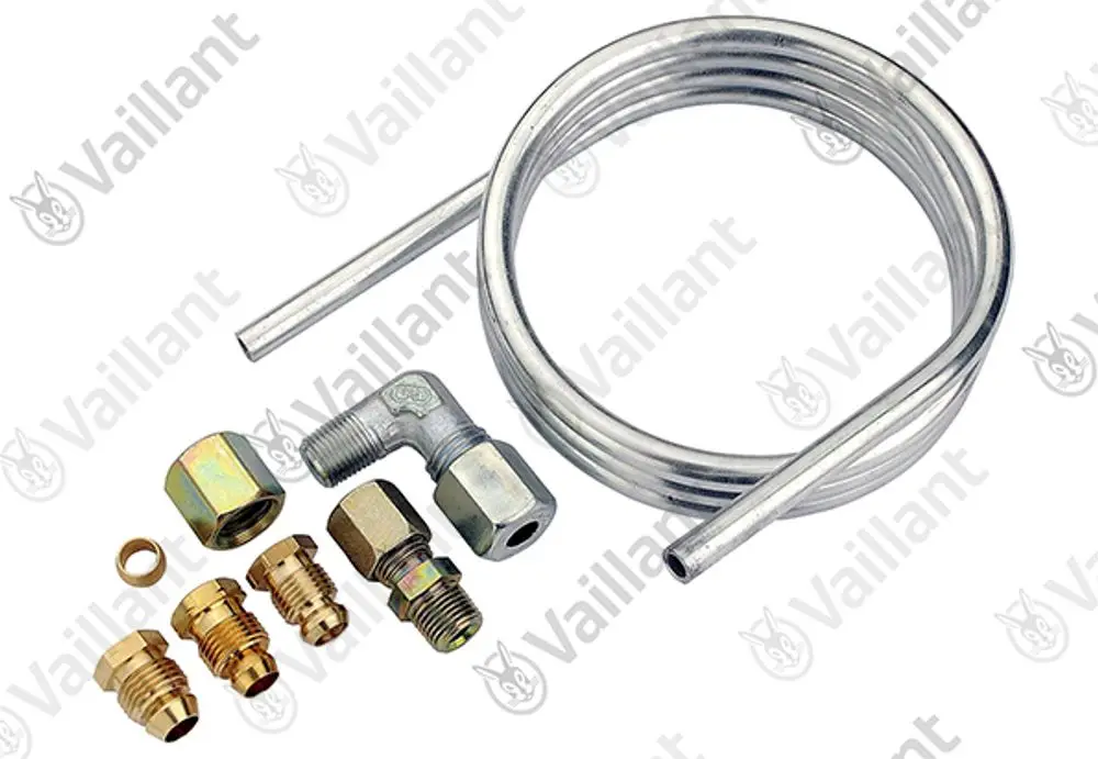 Vaillant Zündgasrohr mit gebogenem Metallrohr und mehreren Verbindungsteilen aus Messing, darunter Schraubanschlüsse und eine Unterlegscheibe.